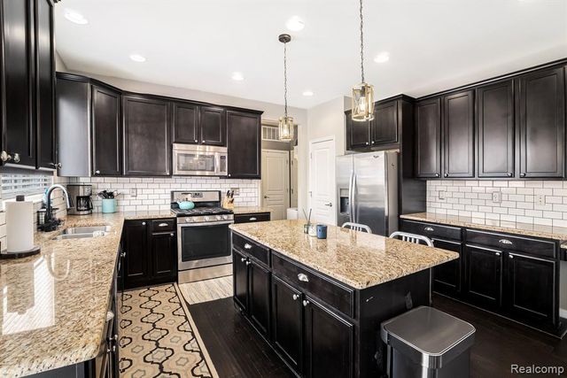 58874 Peters Barn Drive, South Lyon, MI 48178