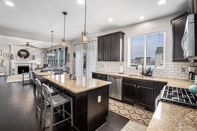 58874 Peters Barn Drive, South Lyon, MI 48178