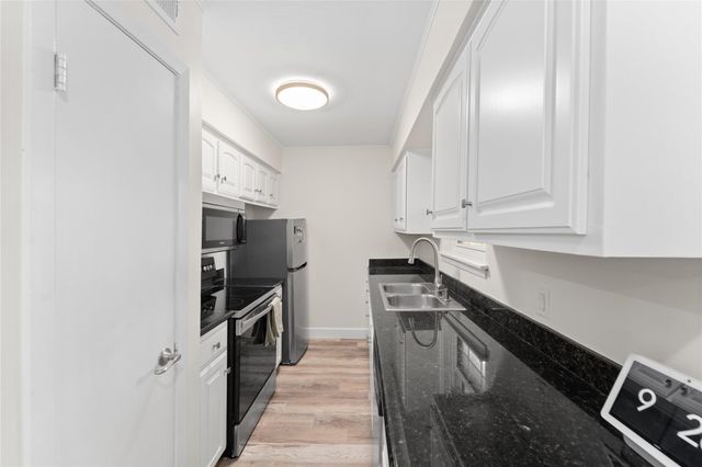 8223 Kingsbrook Road 212, Houston, TX 77024