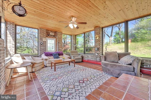 85 GERNANTS CHURCH RD, Leesport, PA 19533