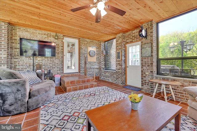 85 GERNANTS CHURCH RD, Leesport, PA 19533