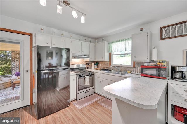 85 GERNANTS CHURCH RD, Leesport, PA 19533