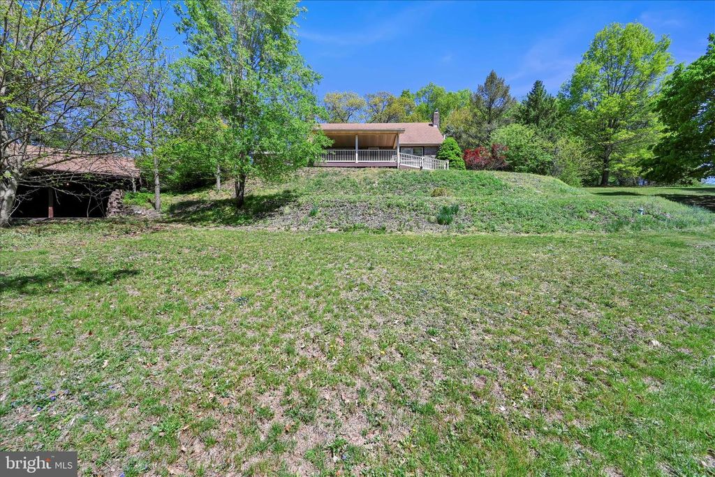 85 GERNANTS CHURCH RD, Leesport, PA 19533