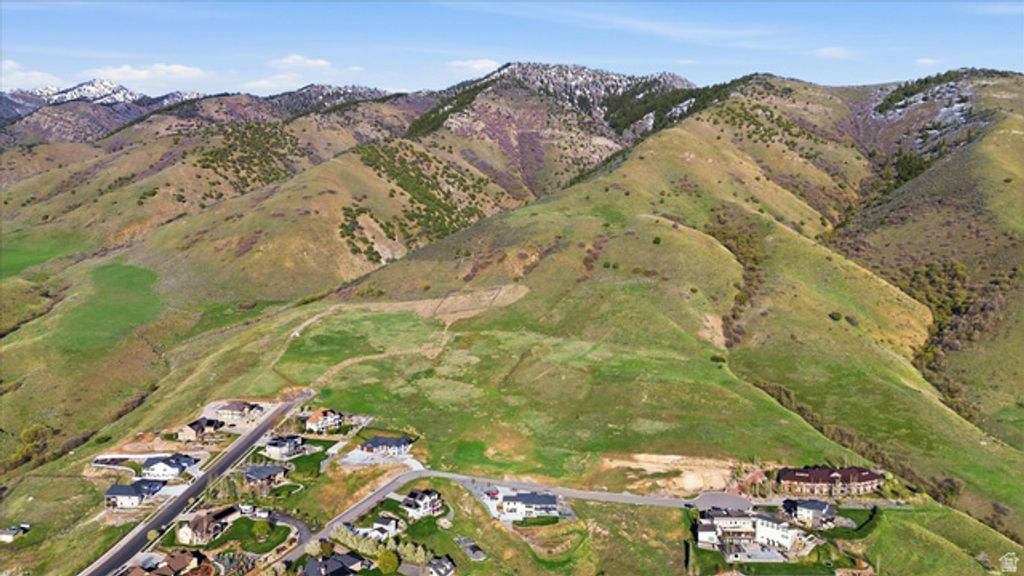 Image 4 of property listing at 2350 E 3025 N, North Logan, UT 84341