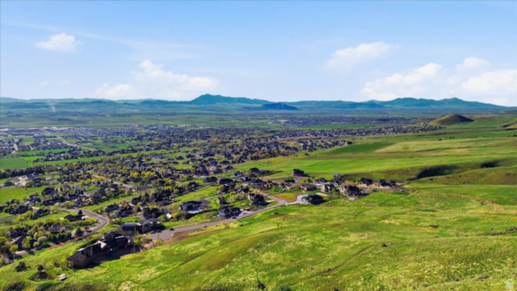 Image 6 of property listing at 2350 E 3025 N, North Logan, UT 84341