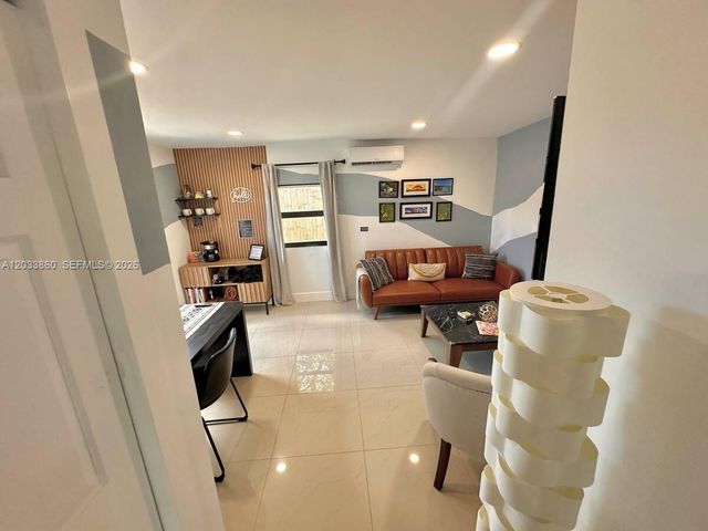 1464 NE 28th Street, Pompano Beach, FL 33064