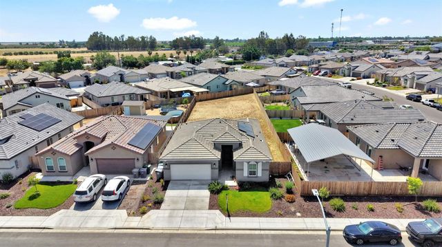 1148 Summit Court, Madera, CA 93638