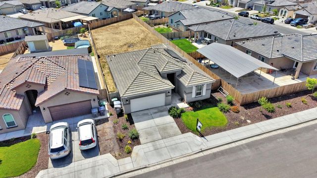 1148 Summit Court, Madera, CA 93638