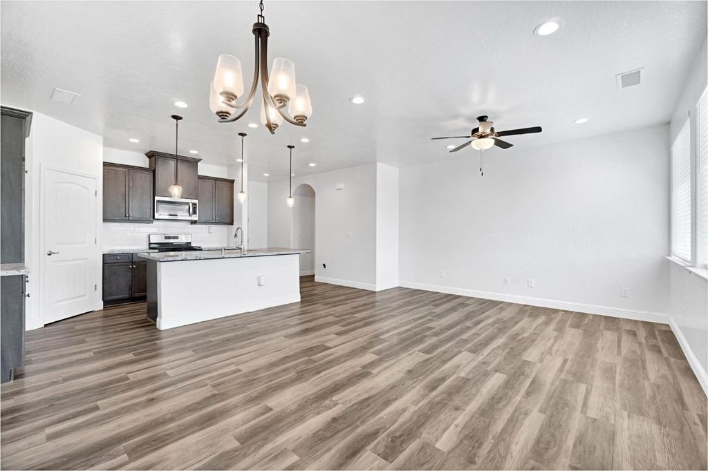 Image 10 of property listing at 1148 Summit Court, Madera, CA 93638