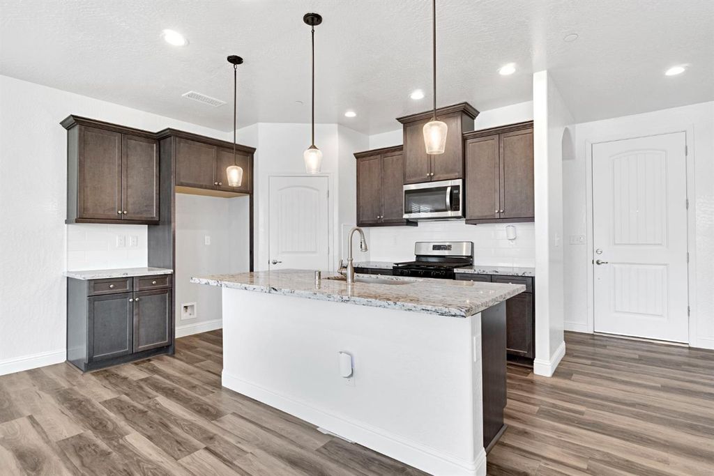 Image 12 of property listing at 1148 Summit Court, Madera, CA 93638