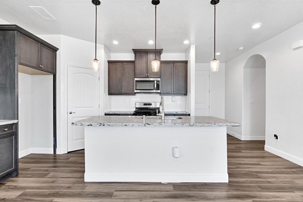 Image 13 of property listing at 1148 Summit Court, Madera, CA 93638