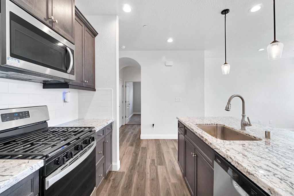 Image 16 of property listing at 1148 Summit Court, Madera, CA 93638