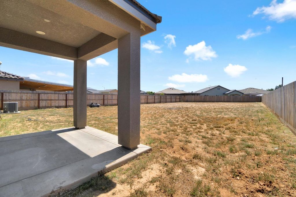 Image 28 of property listing at 1148 Summit Court, Madera, CA 93638