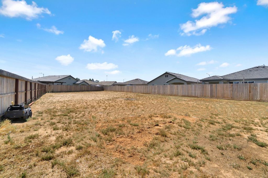 Image 29 of property listing at 1148 Summit Court, Madera, CA 93638