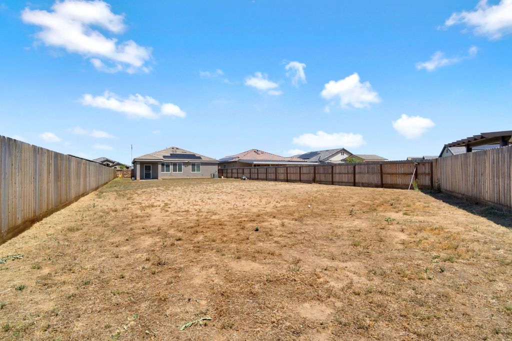 Image 30 of property listing at 1148 Summit Court, Madera, CA 93638
