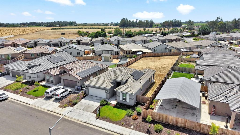 Image 32 of property listing at 1148 Summit Court, Madera, CA 93638