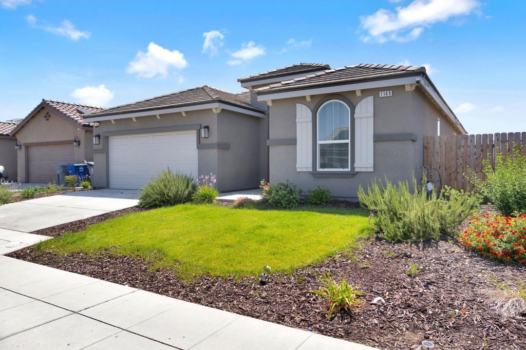 Image 4 of property listing at 1148 Summit Court, Madera, CA 93638