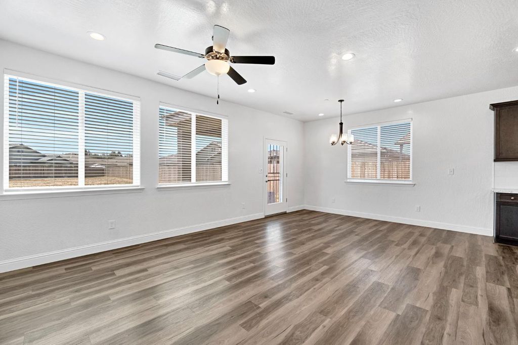 Image 8 of property listing at 1148 Summit Court, Madera, CA 93638