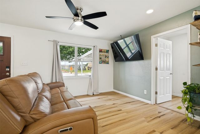 709 Charles Street, Weatherford, TX 76086