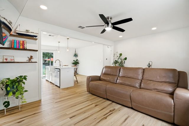 709 Charles Street, Weatherford, TX 76086