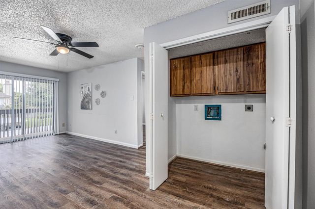 1900 Bay Area Boulevard 136, Houston, TX 77058