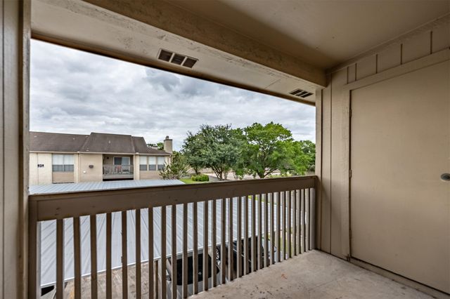 1900 Bay Area Boulevard 136, Houston, TX 77058