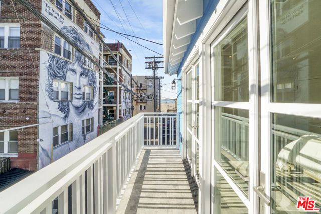 24 Dudley Avenue, Venice (los Angeles), CA 90291