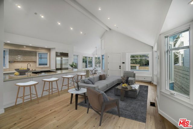 24 Dudley Avenue, Venice (los Angeles), CA 90291