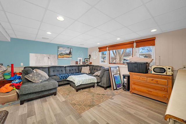 24333 S Valley Drive, Channahon, IL 60410