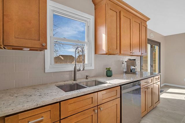 24333 S Valley Drive, Channahon, IL 60410