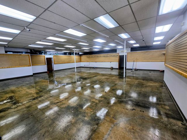 5277 N Elston Avenue, Chicago, IL 60630