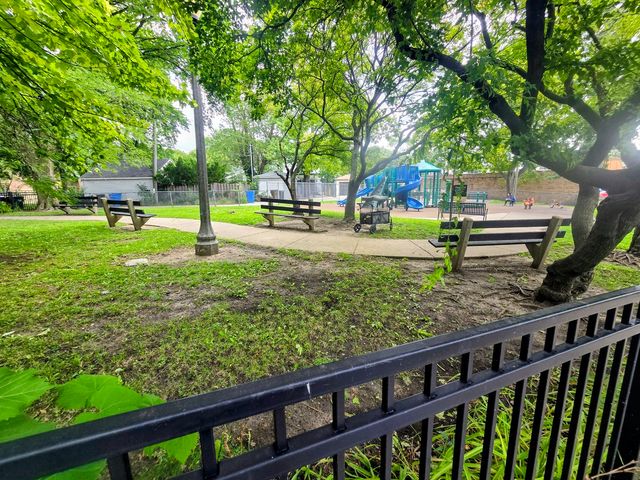 5277 N Elston Avenue, Chicago, IL 60630