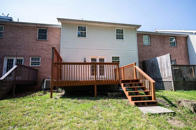 6322 Aracoma Rd, Huntington, WV 25705