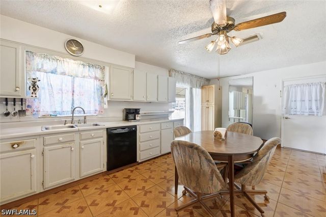 819 98th AVE N, Naples, FL 34108