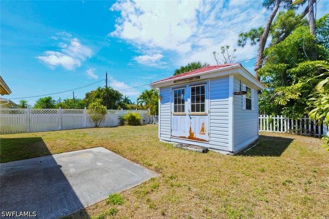 819 98th AVE N, Naples, FL 34108