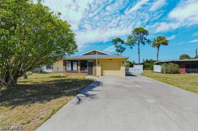 819 98th AVE N, Naples, FL 34108