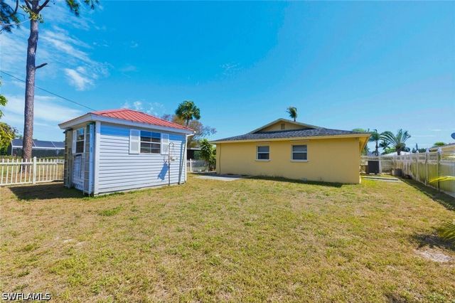 819 98th AVE N, Naples, FL 34108