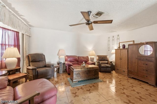 819 98th AVE N, Naples, FL 34108