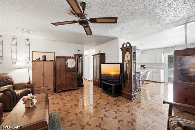 819 98th AVE N, Naples, FL 34108