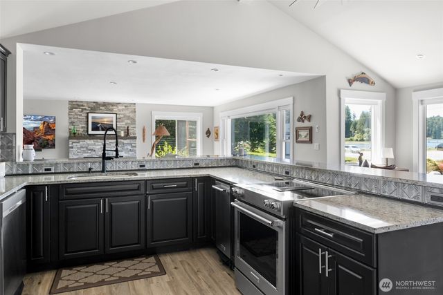 213 Cornet Bay Road, Oak Harbor, WA 98277