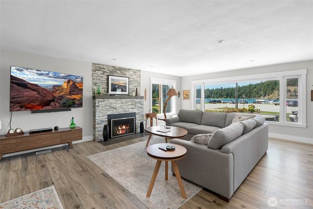 213 Cornet Bay Road, Oak Harbor, WA 98277