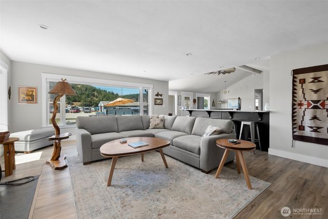 213 Cornet Bay Road, Oak Harbor, WA 98277