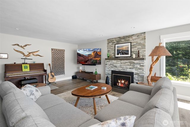 213 Cornet Bay Road, Oak Harbor, WA 98277