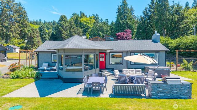 213 Cornet Bay Road, Oak Harbor, WA 98277