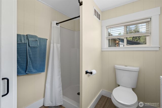 213 Cornet Bay Road, Oak Harbor, WA 98277
