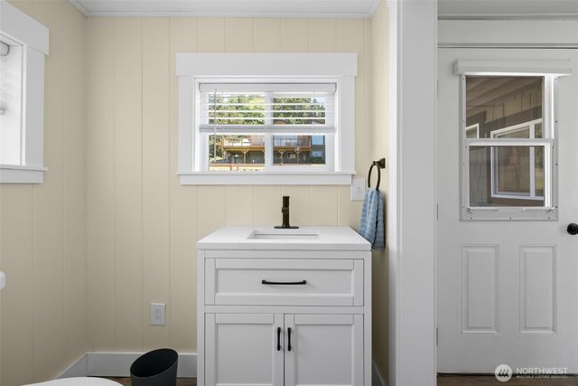 213 Cornet Bay Road, Oak Harbor, WA 98277