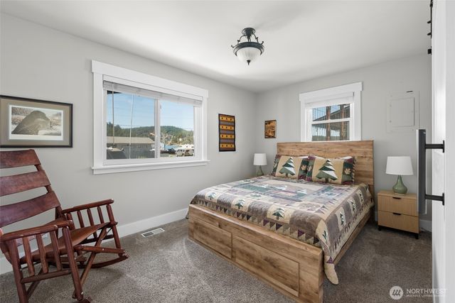 213 Cornet Bay Road, Oak Harbor, WA 98277