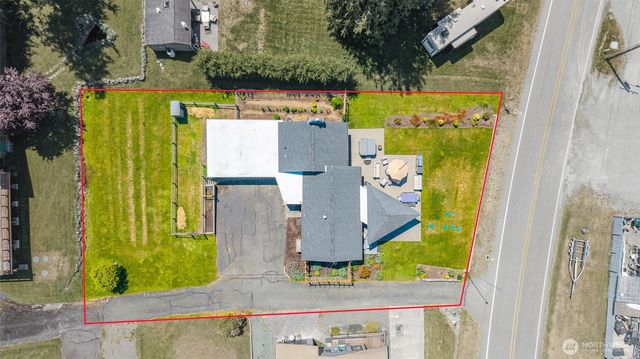 213 Cornet Bay Road, Oak Harbor, WA 98277