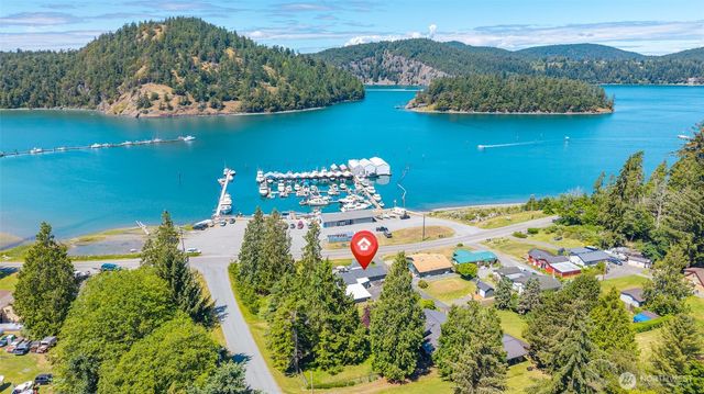 213 Cornet Bay Road, Oak Harbor, WA 98277