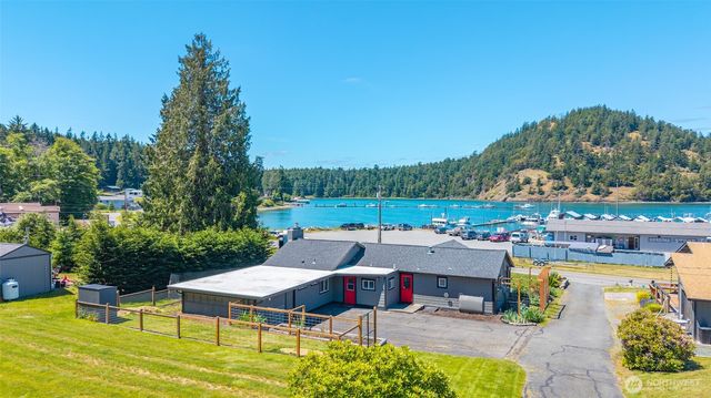 213 Cornet Bay Road, Oak Harbor, WA 98277
